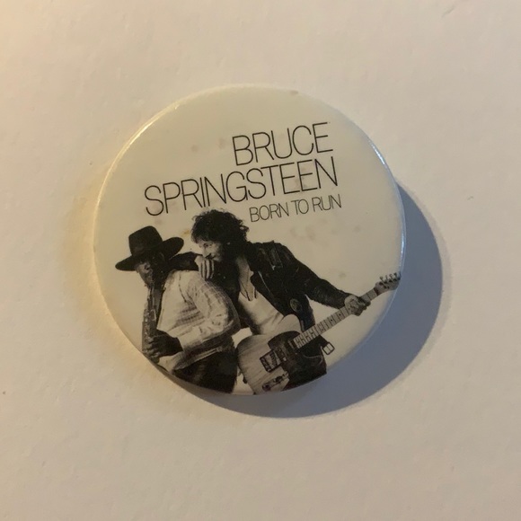 Bruce Springsteen BORN TO RUN pin - Picture 1 of 3